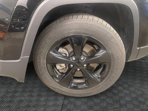 Used 2018 Jeep Cherokee Limited w/ High Altitude Package AWD/4WD image 13