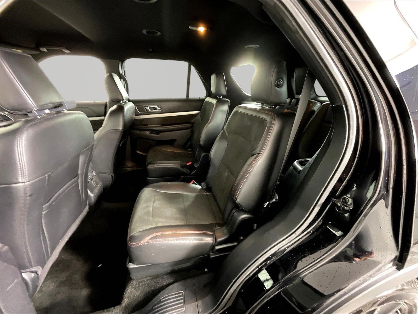 Used 2018 Ford Explorer XLT w/ Equipment Group 202A AWD/4WD image 22