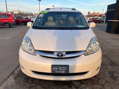 Used 2010 Toyota Sienna XLE image 2