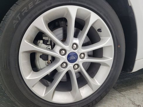 Used 2019 Ford Fusion SE FWD image 31