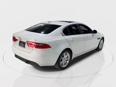 Used 2018 Jaguar XE Premium image 12