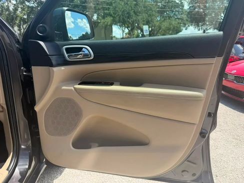 Used 2020 Jeep Grand Cherokee Laredo w/ 18" Wheel & 8.4" Radio Group RWD image 14