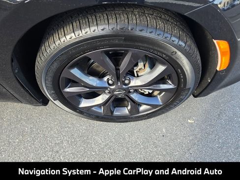 Used 2019 Chrysler Pacifica Touring-L Plus w/ Advanced Safetytec Group FWD image 11