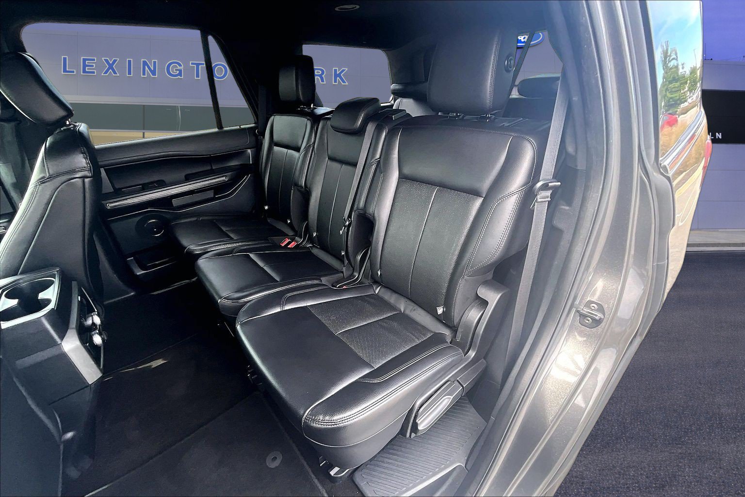 Used 2020 Ford Expedition XLT w/ Equipment Group 201A AWD/4WD image 22