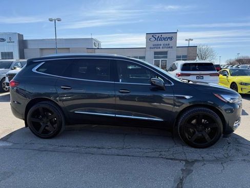 Used 2019 Buick Enclave Essence image 3