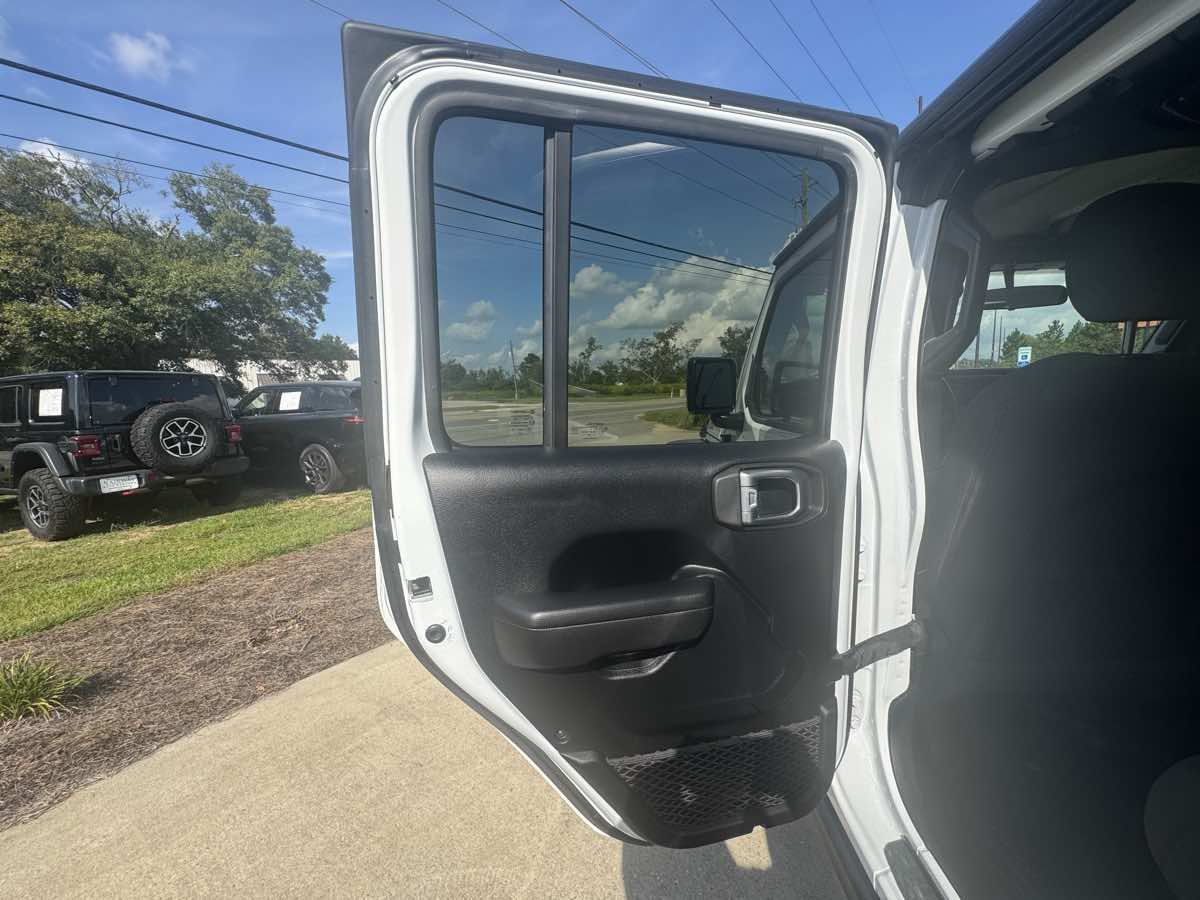 Used 2020 Jeep Wrangler Unlimited Sport AWD/4WD image 25