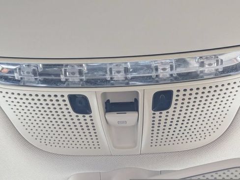Used 2019 Mercedes-Benz GLC 350e 4MATIC image 26