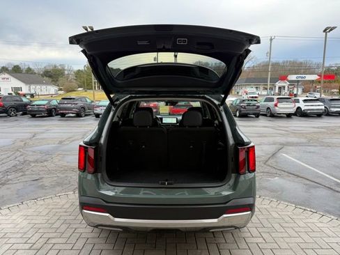 Used 2025 Kia Sorento EX image 11