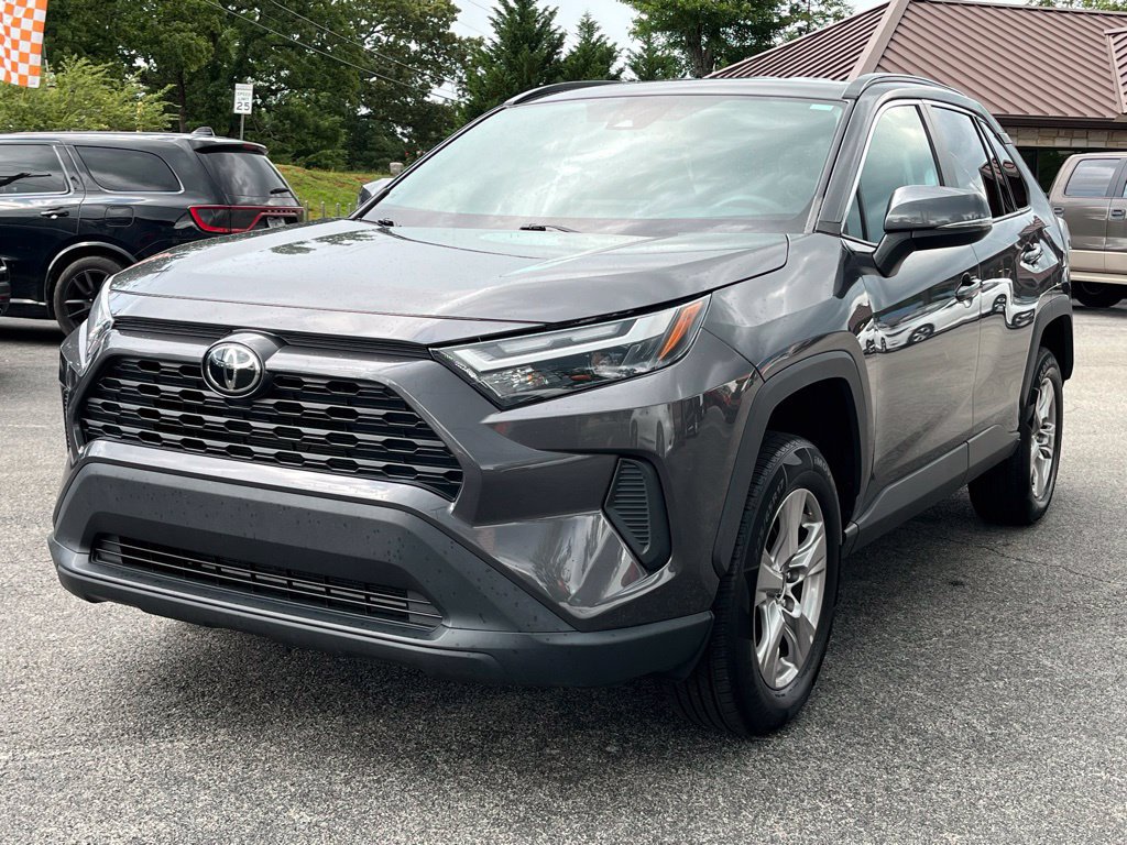 Used 2022 Toyota RAV4 XLE AWD/4WD image 4