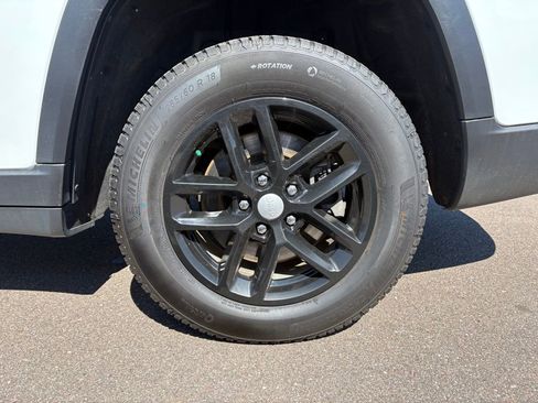 Certified 2023 Jeep Grand Cherokee L Laredo AWD/4WD image 12