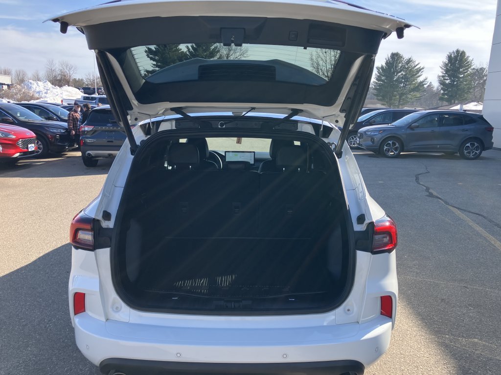 Used 2023 Ford Escape ST-Line w/ Tech Pack #1 AWD/4WD image 17