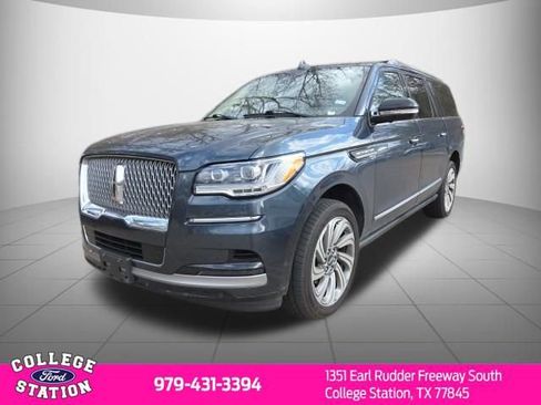 Used 2022 Lincoln Navigator L Reserve image 2