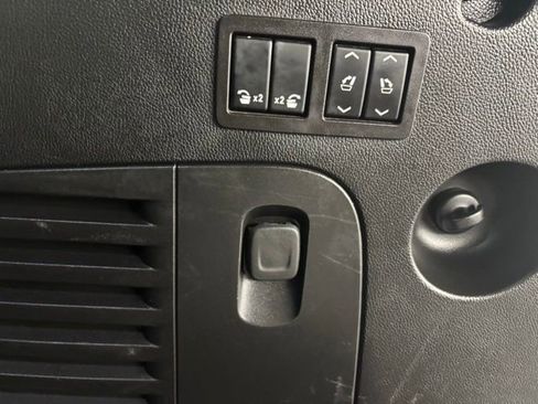 Used 2019 GMC Yukon XL SLT w/ Graphite Performance Edition RWD image 42