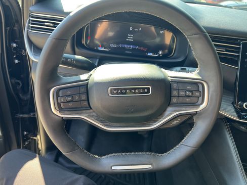 Used 2023 Jeep Wagoneer Series III w/ Preferred Equipment Group image 17