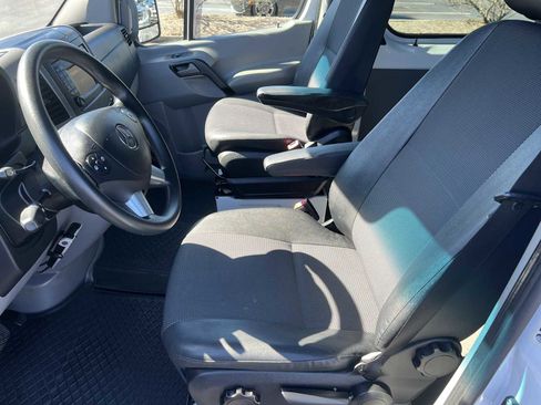 Used 2015 Mercedes-Benz Sprinter 2500 image 9