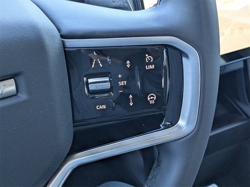 Used 2025 Land Rover Discovery Sport S image 25