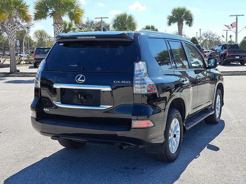 Used 2022 Lexus GX 460 Premium w/ Premium Package image 3