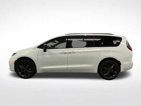New 2026 Chrysler Pacifica Limited w/ S Appearance Package image 14