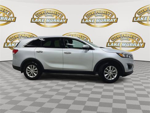 Used 2018 Kia Sorento L image 4