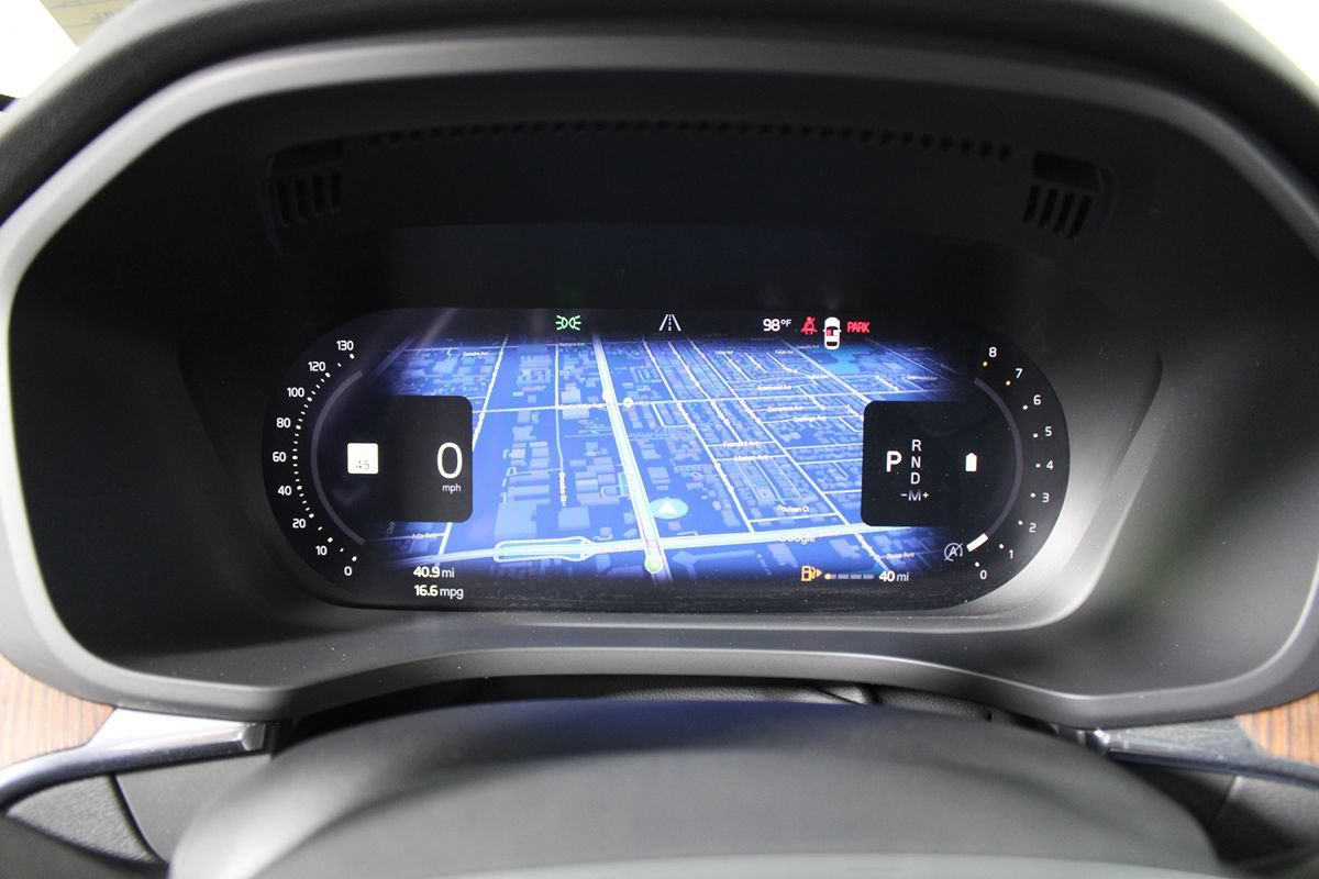 Used 2023 Volvo XC60 B5 Plus w/ Climate Package FWD image 12