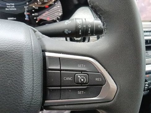 Used 2024 Jeep Compass Latitude AWD/4WD image 19
