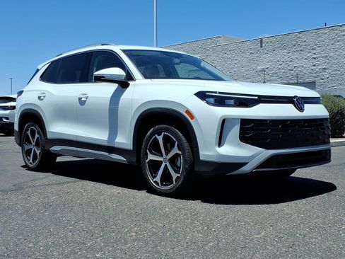 New 2026 Volkswagen Tiguan SE FWD image 1