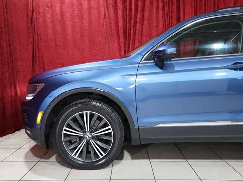 Used 2018 Volkswagen Tiguan SE w/ 18" Alloy Wheels Package FWD image 5