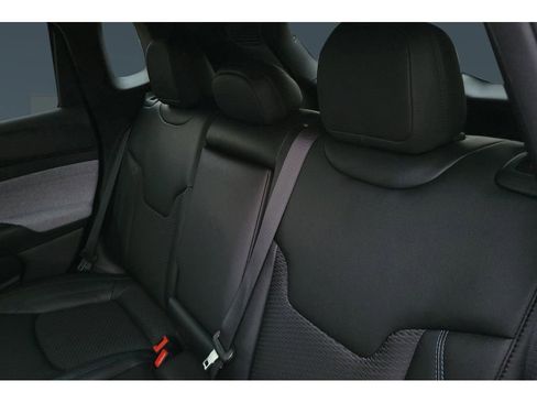 New 2026 Jeep Compass Latitude image 22