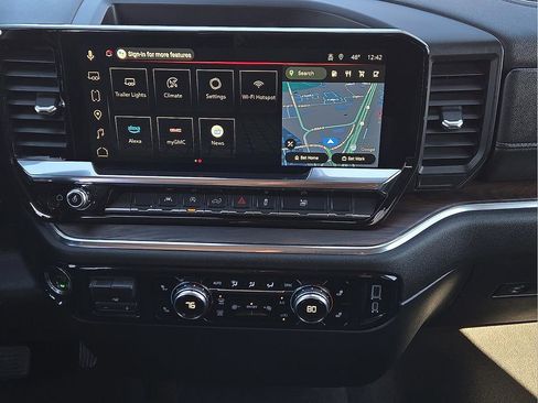 Used 2025 GMC Sierra 1500 SLT image 11