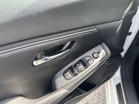 Certified 2022 Nissan Sentra SV FWD image 12