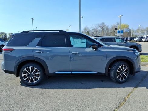 New 2026 Nissan Pathfinder Platinum AWD/4WD image 2