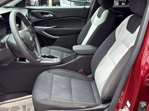 Used 2024 Chevrolet Trax LS w/ LS Convenience Package FWD image 12