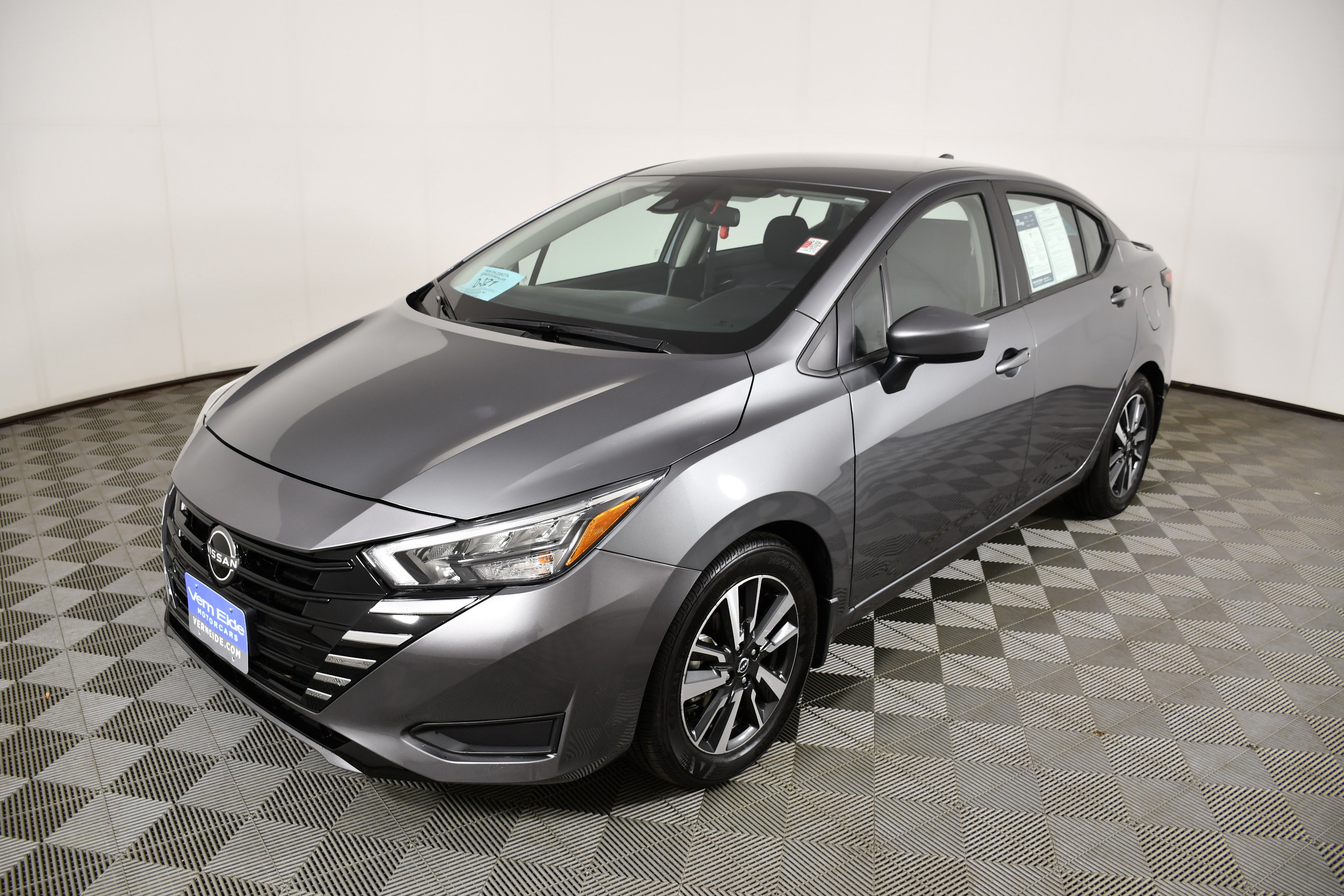 Used 2025 Nissan Versa SV w/ Trunk Package FWD image 10