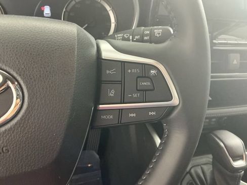 Used 2023 Toyota Highlander XLE AWD/4WD image 28