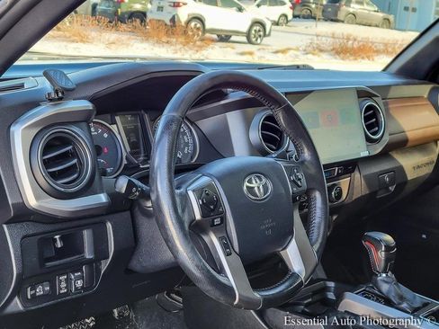 Used 2017 Toyota Tacoma Limited w/ Tow Package image 9