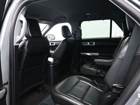 Used 2022 Ford Explorer Limited w/ Equipment Group 301A AWD/4WD image 30