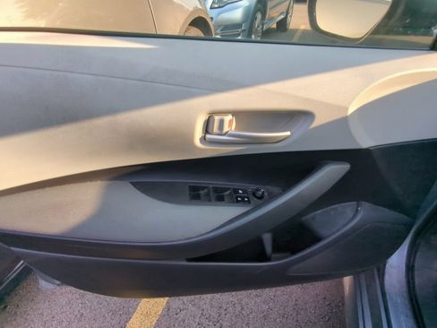 Used 2020 Toyota Corolla LE FWD image 8
