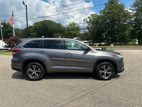Used 2017 Toyota Highlander LE AWD/4WD image 5