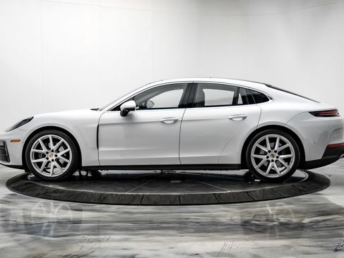 Used 2025 Porsche Panamera w/ Premium Package image 7