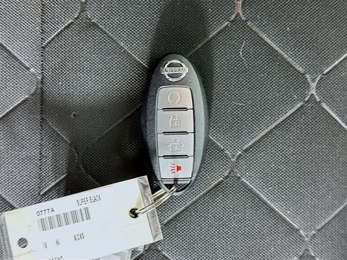 Used 2019 Nissan Kicks SV FWD image 34