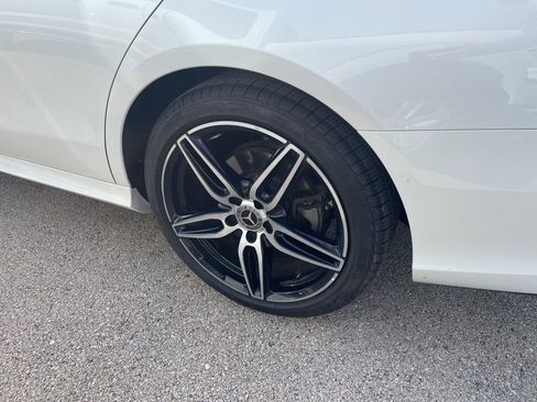 Used 2019 Mercedes-Benz E 300 4MATIC image 4