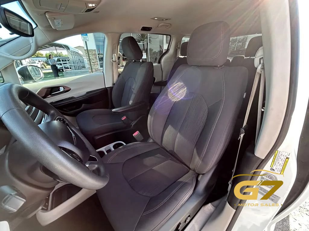 Used 2017 Chrysler Pacifica Touring FWD image 24