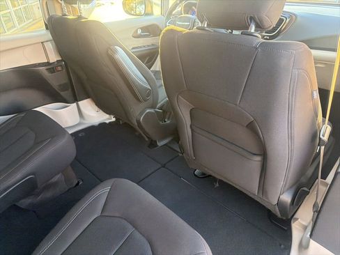 Used 2023 Chrysler Voyager LX image 25