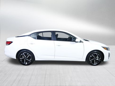Used 2024 Nissan Sentra SV FWD image 8