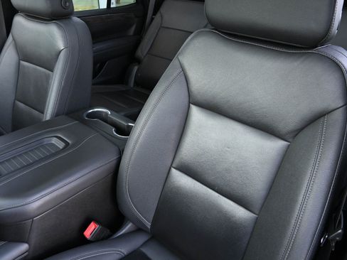 Used 2023 Chevrolet Tahoe Z71 w/ Luxury Package image 9