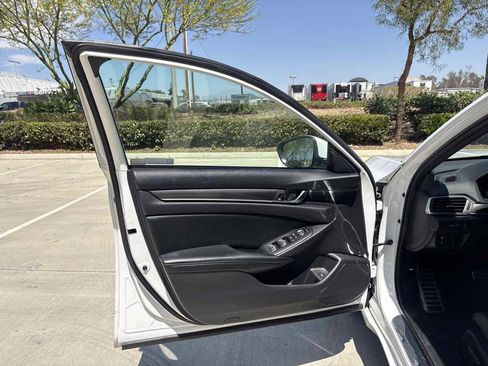 Used 2018 Honda Accord Sport image 18