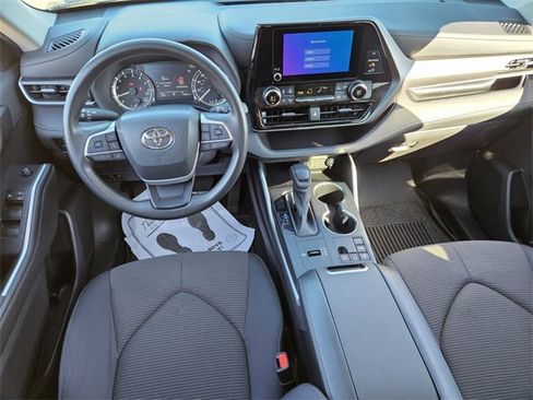 Used 2023 Toyota Highlander L image 9
