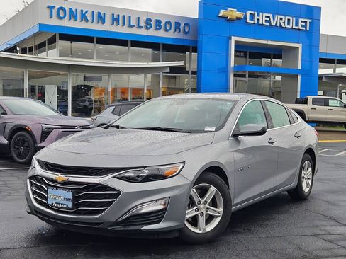 Used 2025 Chevrolet Malibu LS FWD image 2