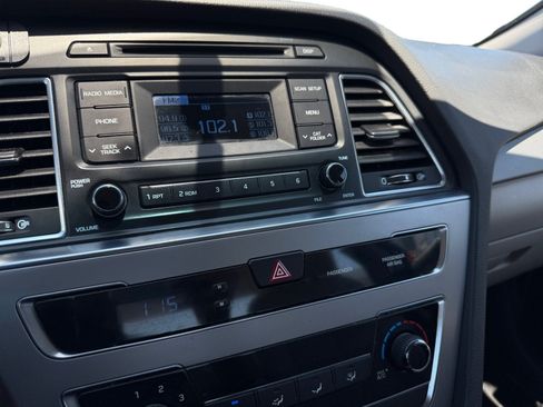 Used 2015 Hyundai Sonata SE FWD image 12