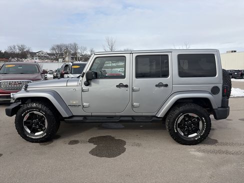 Used 2013 Jeep Wrangler Unlimited Sahara w/ Connectivity Group image 16